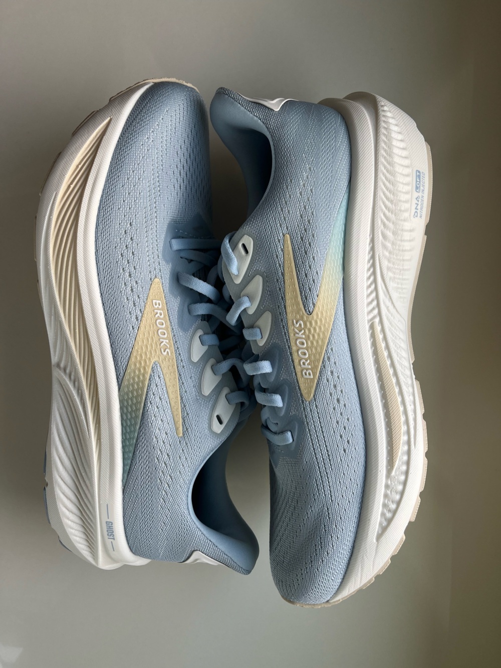 Brooks Ghost 17 Running Shoes in Skyway/Coconut/Sand BRAND NEW